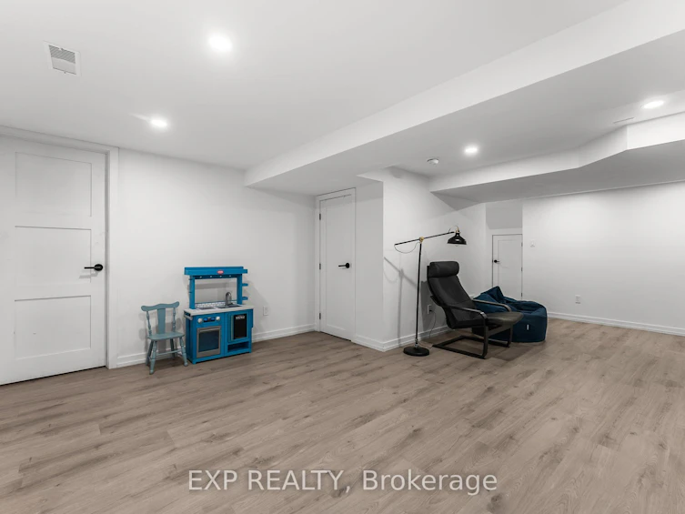 16 Lorne Street, Georgina, ON, L0E 1L0 - 29