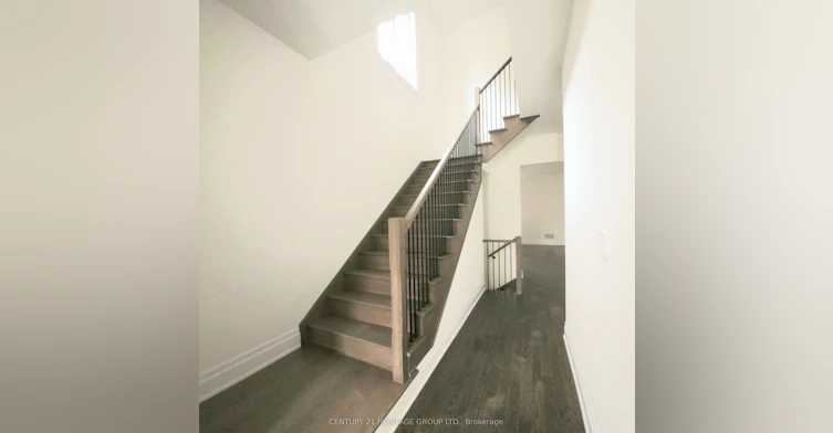 226 Archerhill Circle, Aurora, ON, L4G 4E2 - 3