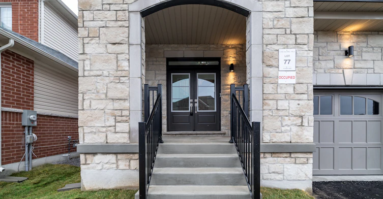 19 Stennett Drive, Georgina, ON, L4P 0J4 - 2