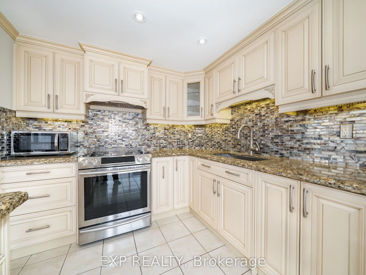 404-30 Harding Boulevard W, Richmond Hill, ON, L4C 9M3 - 15