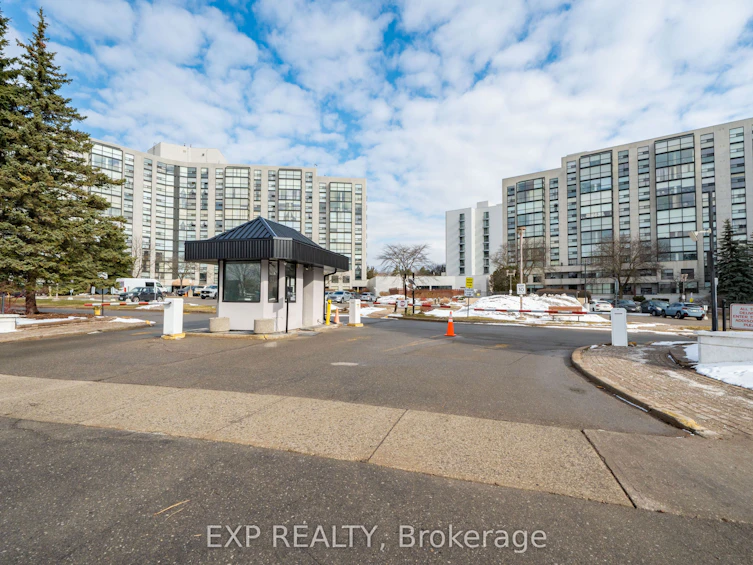 404-30 Harding Boulevard W, Richmond Hill, ON, L4C 9M3 - 37