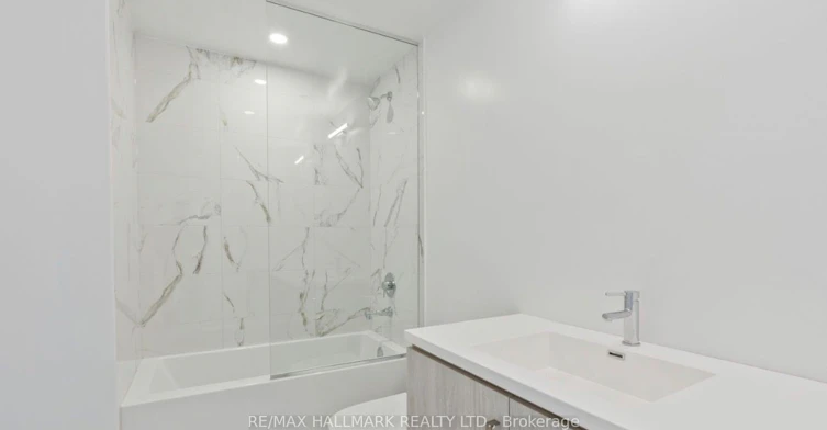820-60 Honeycrisp Crescent, Vaughan, ON, L4K 0N5 - 17