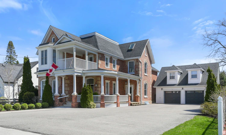 97 Nelson Street W