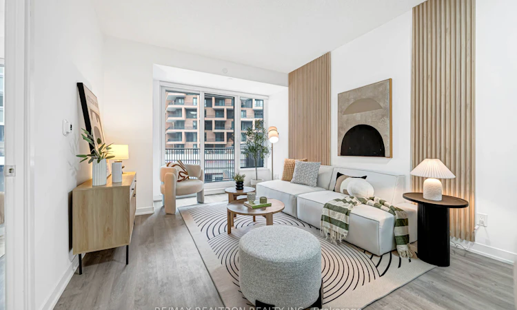 403C-38 Simcoe Promenade