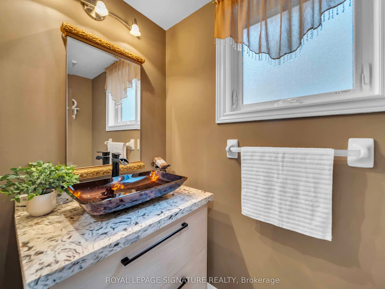 440 Flanagan Court, Newmarket, ON, L3X 2E9 - 9
