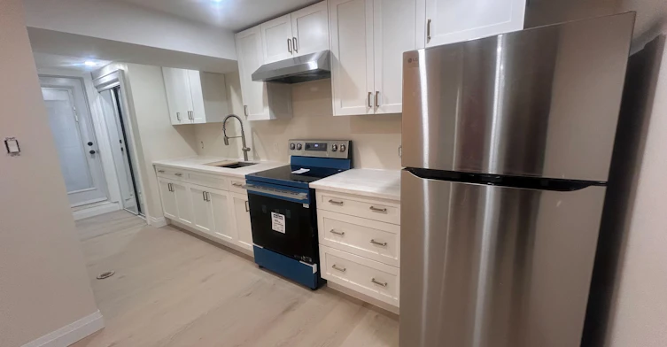 4 Sutton Court, Markham, ON, L3R 9B4 - 2