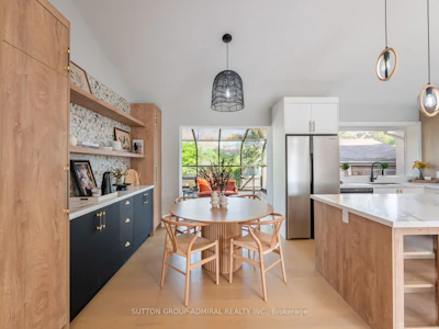 393 Paliser Crescent S - 2