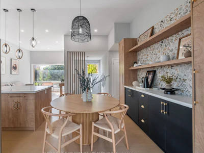 393 Paliser Crescent S - 3