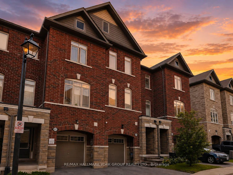 104 Gordon Circle, Newmarket, ON, L3Y 0C9