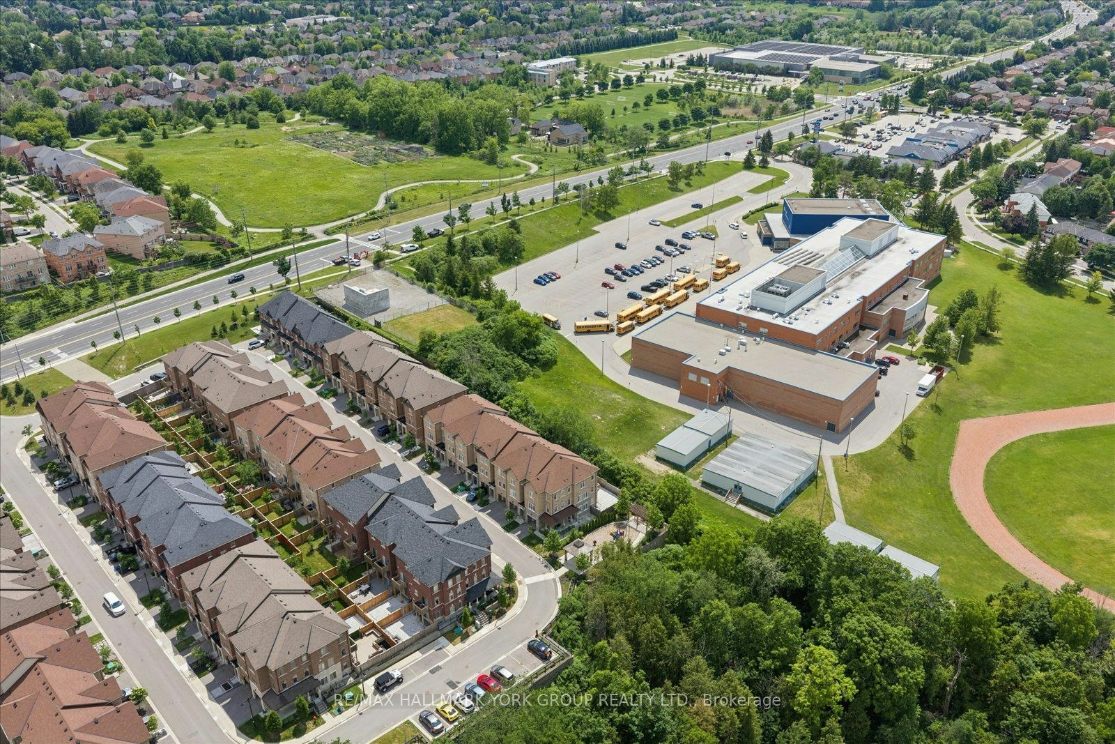 104 Gordon Circle, Newmarket, ON, L3Y 0C9 - 43