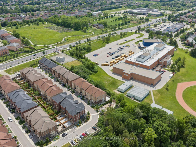 104 Gordon Circle, Newmarket, ON, L3Y 0C9 - 43