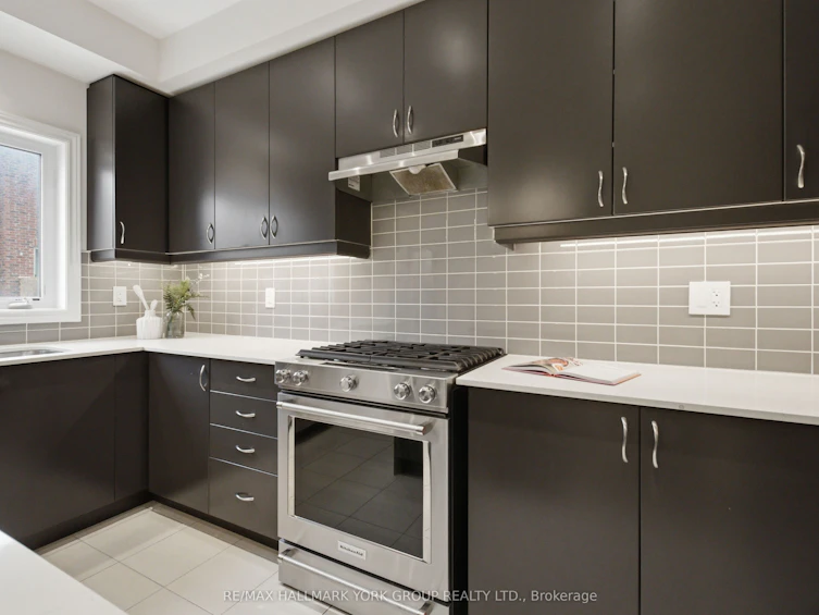 104 Gordon Circle, Newmarket, ON, L3Y 0C9 - 12
