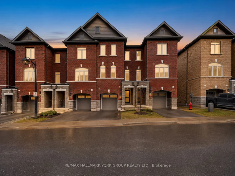 104 Gordon Circle, Newmarket, ON, L3Y 0C9