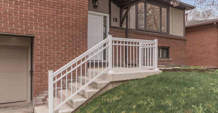 18 Ironshield Crescent, Markham, ON, L3T 3K7 - 2