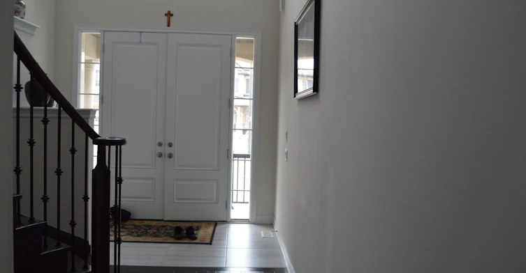 (1 BdRm Upper Level)-23 Boland Court, Aurora, ON, L4G 0W6 - 2