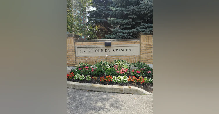 401-11 Oneida Crescent, Richmond Hill, ON, L4B 0A1 - 2