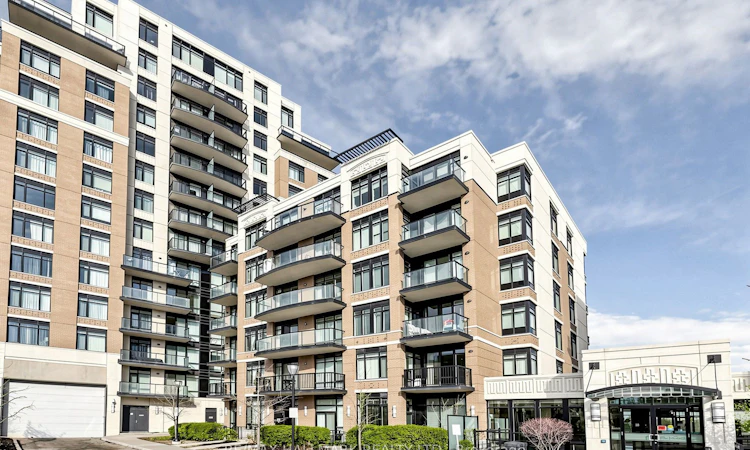 203-151 Upper Duke Crescent