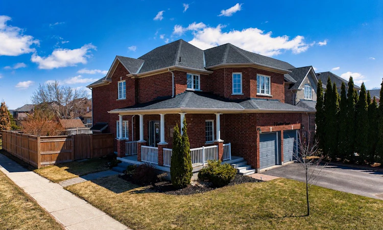 2 Laurelbank Crescent