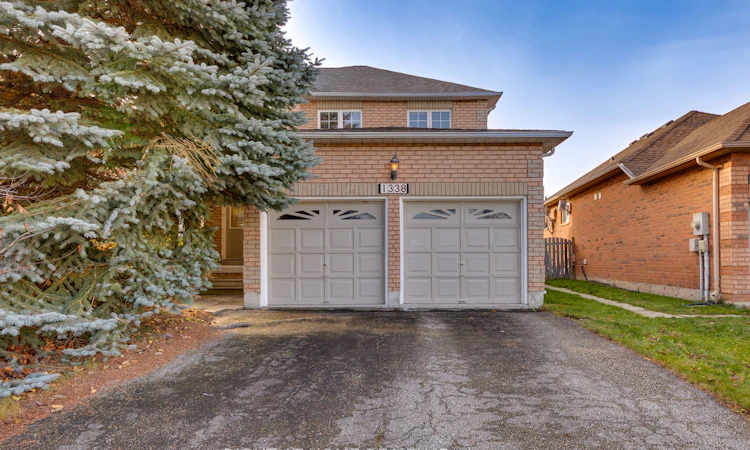 1338 Vincent Crescent