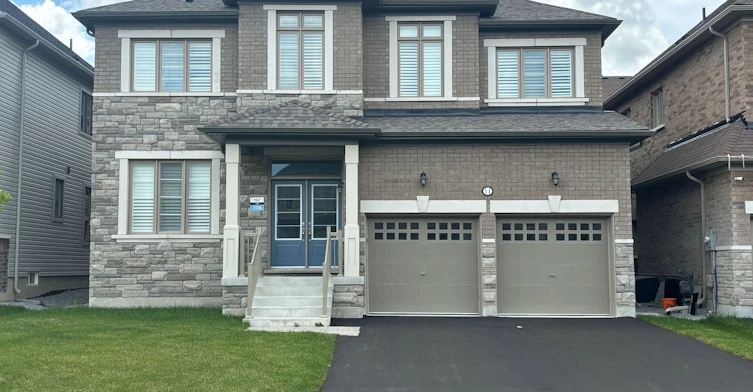 11 Father Muckle Avenue, Georgina, ON, L4P 0S4 - 2