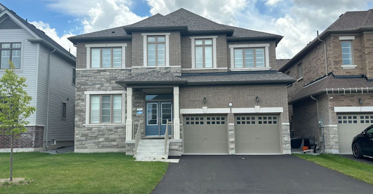 11 Father Muckle Avenue, Georgina, ON, L4P 0S4