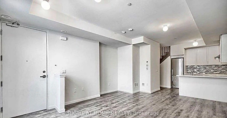 111-600 Alex Gardner Circle, Aurora, ON, L4G 3G5 - 3