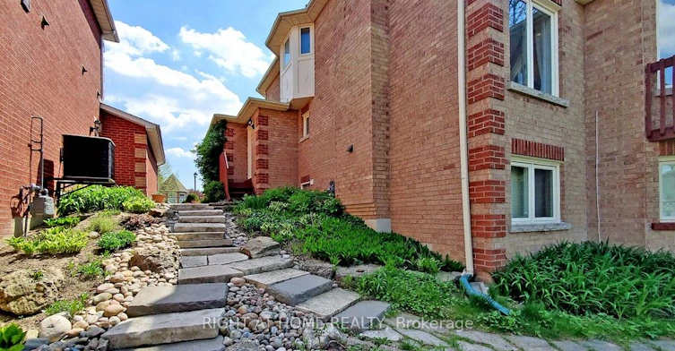 Main and upper floor-95 Lensmith Drive, Aurora, ON, L4G 6R9 - 2