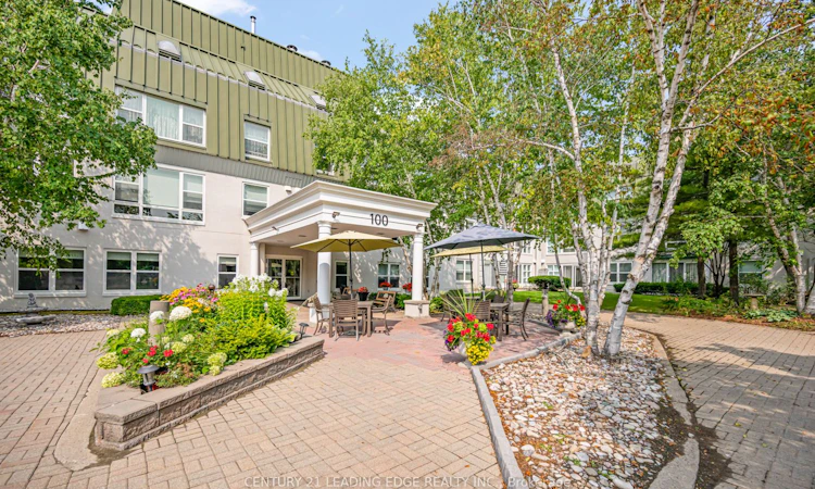 214-100 Anna Russell Way