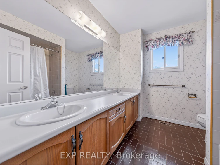 51 Sanderson Crescent, Richmond Hill, ON, L4C 5L5 - 20