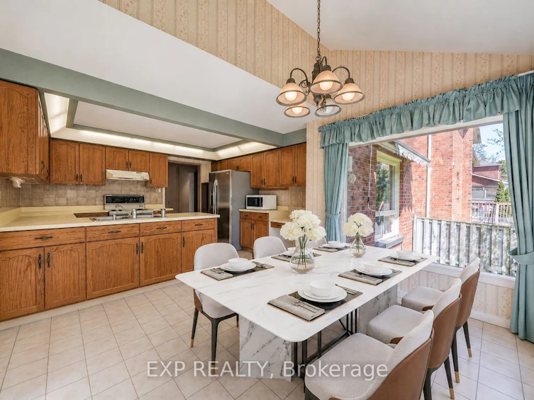 51 Sanderson Crescent, Richmond Hill, ON, L4C 5L5 - 12