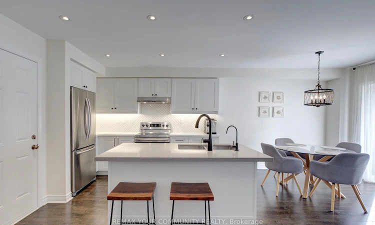 32 Black Maple Crescent