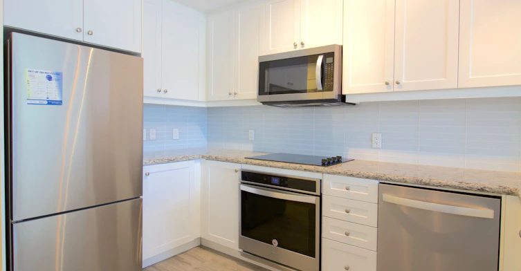 322-9618 Yonge Street, Richmond Hill, ON, L4C 0X5 - 2