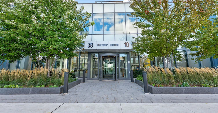 717-10 Honeycrisp Crescent, Vaughan, ON, L4K 0M7 - 3