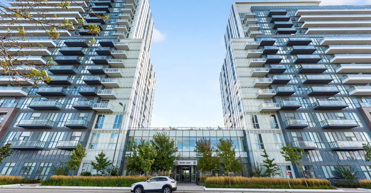 717-10 Honeycrisp Crescent, Vaughan, ON, L4K 0M7 - 2