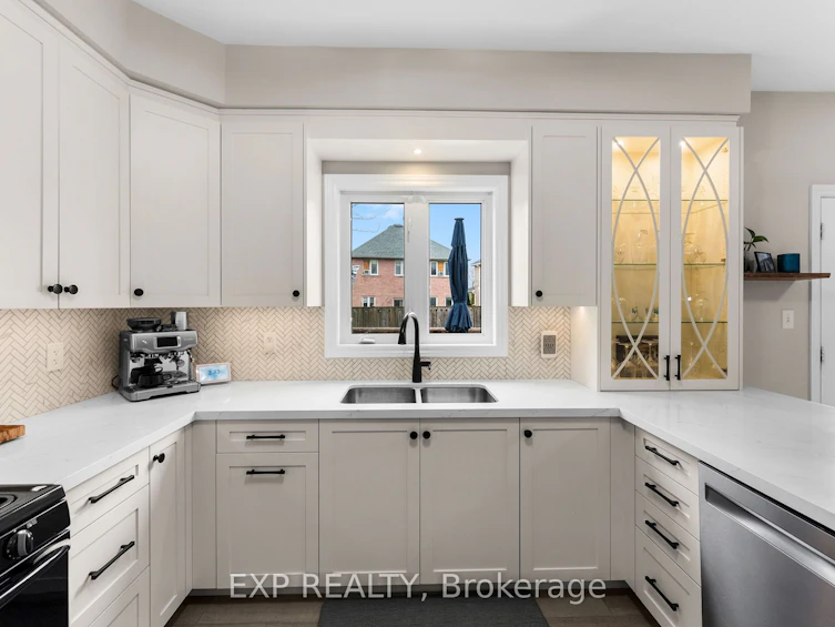 14 Whitestone Drive, Georgina, ON, L4P 0A3 - 16