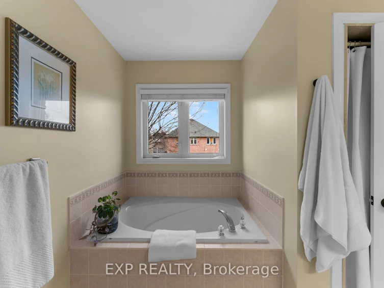 14 Whitestone Drive, Georgina, ON, L4P 0A3 - 29