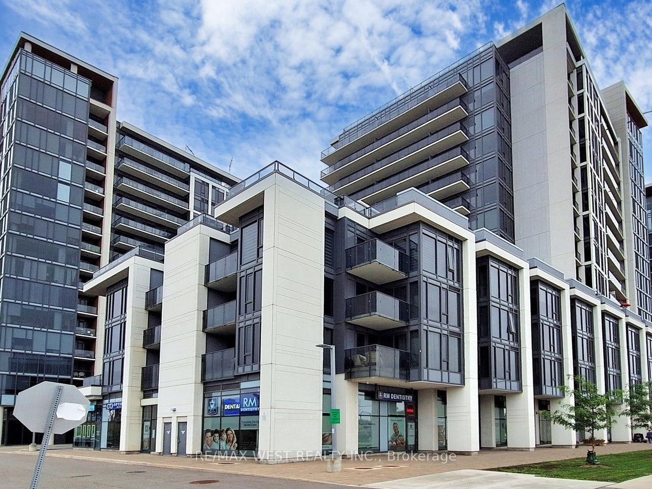 301-9618 Yonge Street, Richmond Hill, ON, L4C 0X5