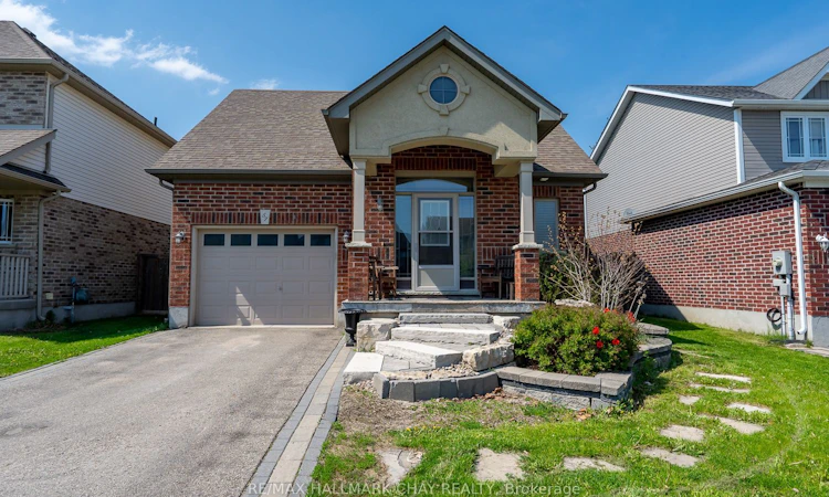57 Irwin Crescent