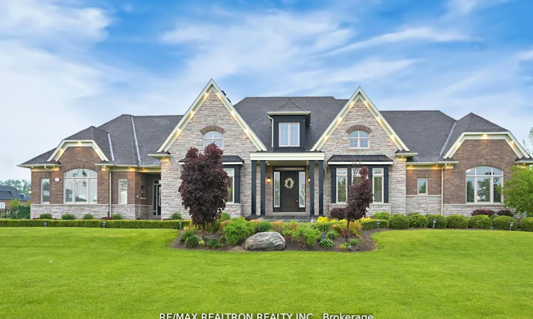 15 Pine Vista Avenue