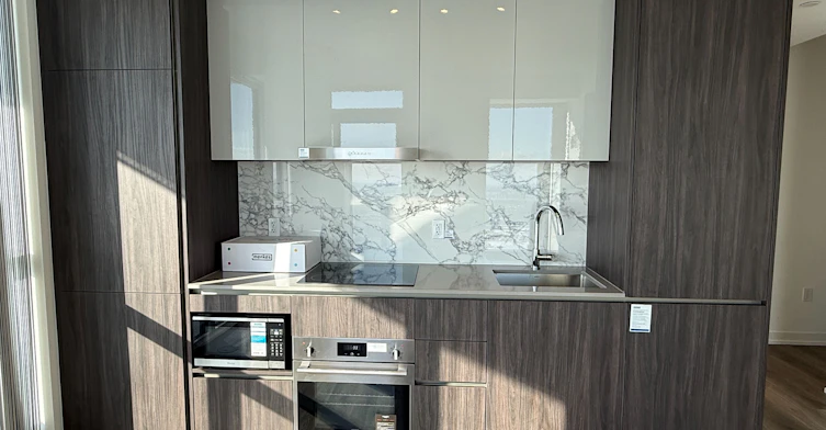 5112-8 Interchange Way, Vaughan, ON, L4K 5Z7