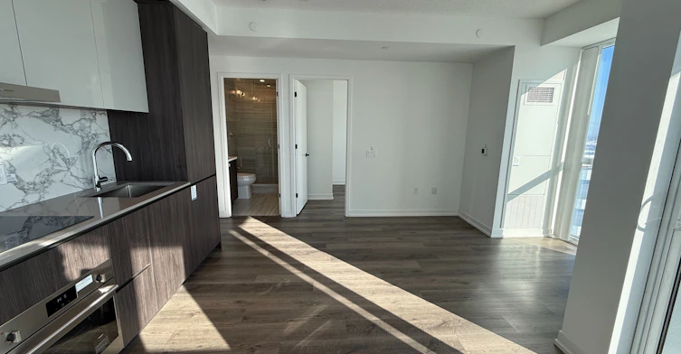 5112-8 Interchange Way, Vaughan, ON, L4K 5Z7 - 2