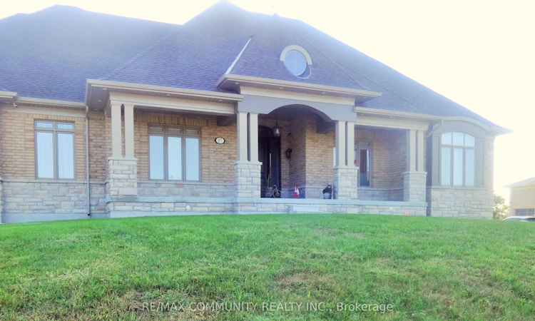 15 Whitewood Drive N