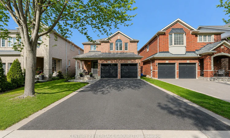 996 Oaktree Crescent