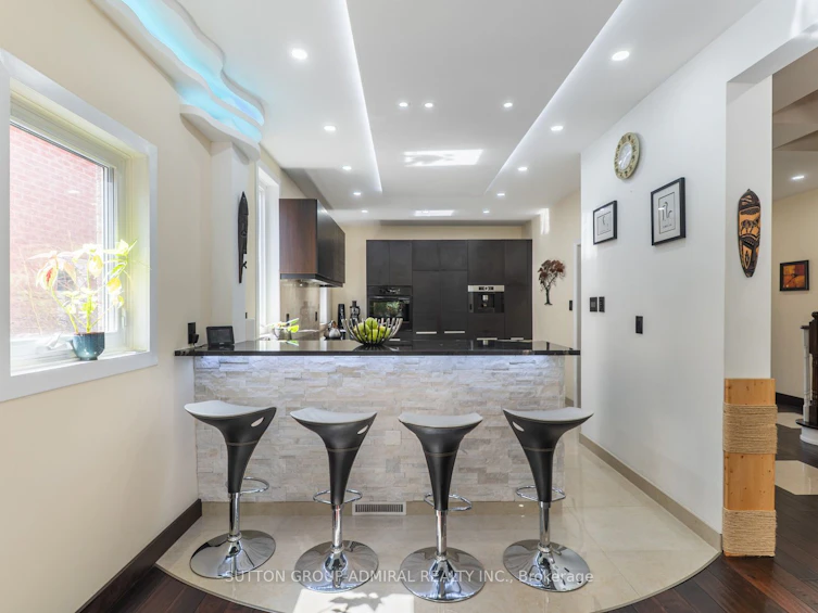 626 College Manor Drive, Newmarket, ON, L3Y 8M7 - 8