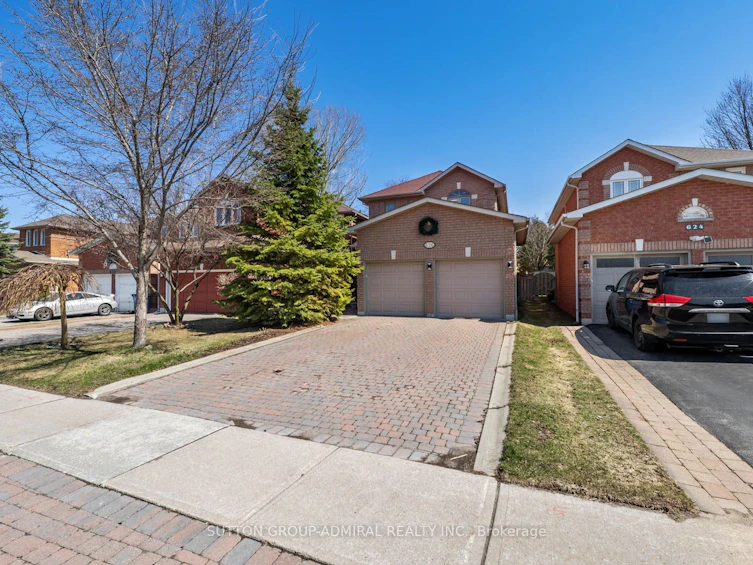 626 College Manor Drive, Newmarket, ON, L3Y 8M7 - 2