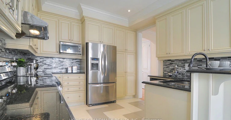 8 Farmhouse Crescent, Richmond Hill, ON, L4E 0K1 - 4