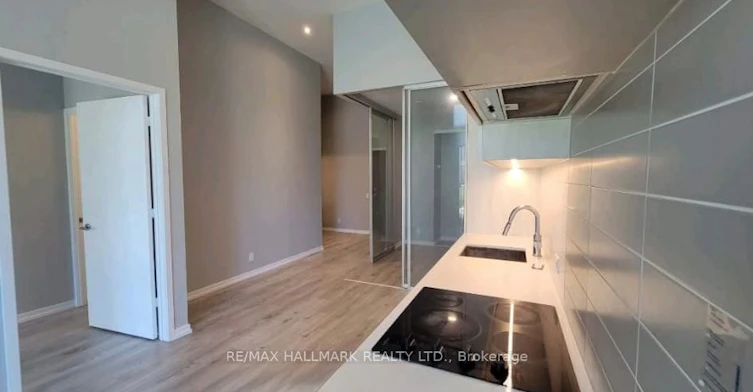 101-7890 Jane Street, Vaughan, ON, L4K 0K9 - 7