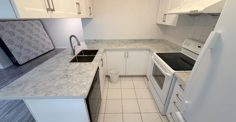 54-18 Clark Avenue W, Vaughan, ON, L4J 8H1 - 5