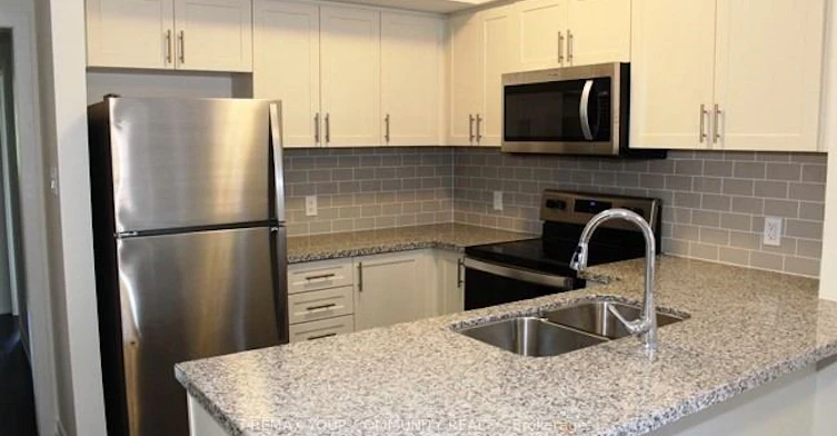252-6 Whitaker Way, Whitchurch-Stouffville, ON, L4A 4T4 - 3