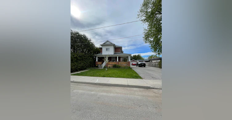 2-50 Middle Street, Georgina, ON, L0E 1R0